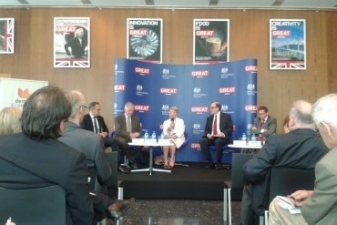 Debata z udziałem Henryki Bochniarz w Ambasadzie Wielkiej Brytanii w Polsce, 17 lipca 2013 r.