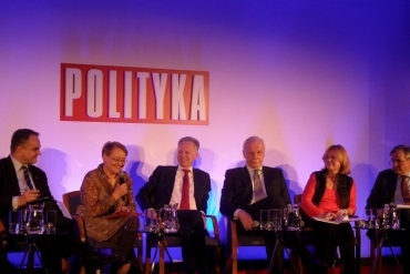 Od lewej: Waldemar Pawlak, dr Henryka Bochniarz, Adam Góral, Andrzej Olechowski, Joanna Solska, Jerzy Baczyński,debata Polityki, 13 lutego 2013 r.